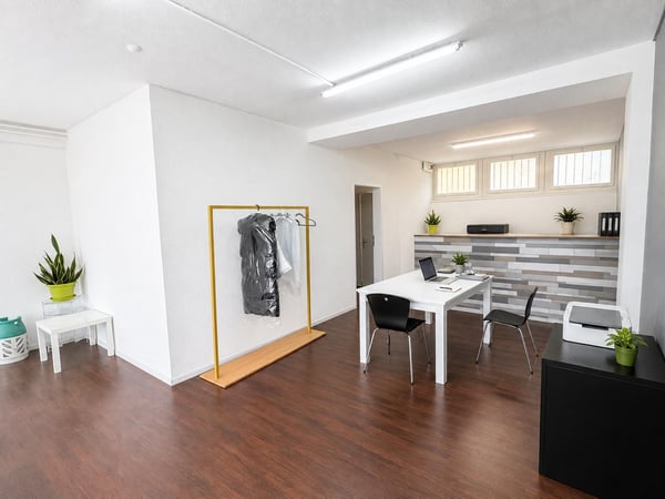Vielseitige Laden- und Gewerbefläche mit attraktiver Schaufensterfront 9