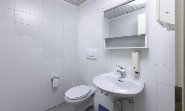 AMPIO SPAZIO COMMERCIALE IN ZONA CENTRALE A VIGANELLO 8