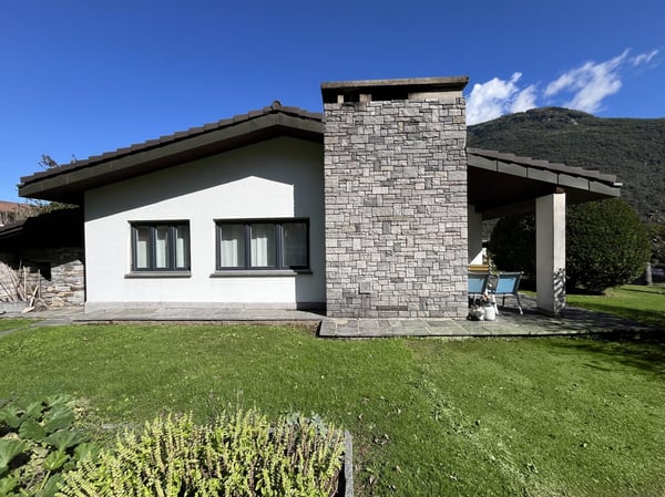 LUMINOSA VILLA DI 1 LOCALI CON GROTTO E GIARDINO A GNOSCA 1