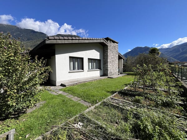 LUMINOSA VILLA DI 1 LOCALI CON GROTTO E GIARDINO A GNOSCA 2