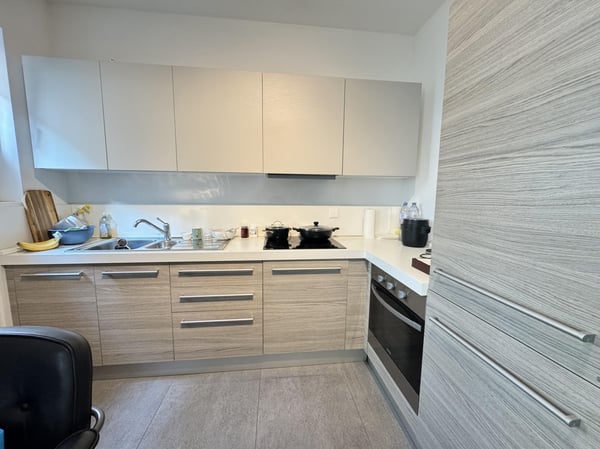 LUMINOSO 1.5 CON BALCONE E 2 POSTI AUTO IN CENTRO A LUGANO 5