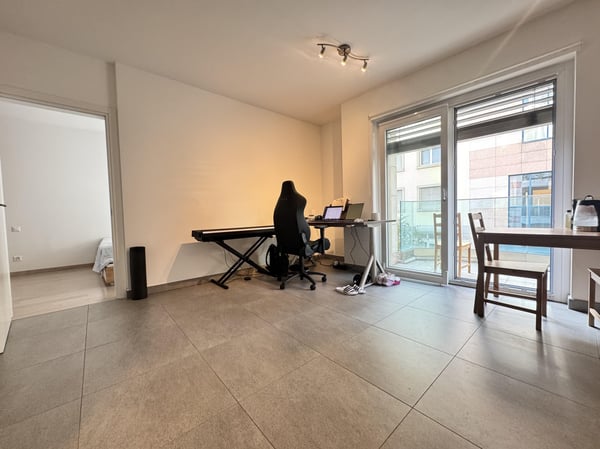 LUMINOSO 1.5 CON BALCONE E 2 POSTI AUTO IN CENTRO A LUGANO 2