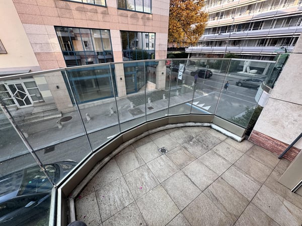 LUMINOSO 1.5 CON BALCONE E 2 POSTI AUTO IN CENTRO A LUGANO 3