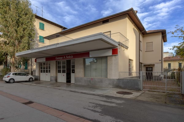 OCCASIONE - BIFAMILIARE 2.5 CON LOCALE COMMERCIALE A CHIASSO 1