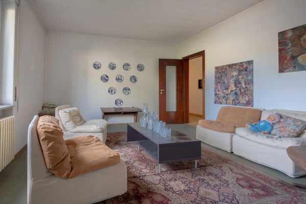 OCCASIONE - BIFAMILIARE 2.5 CON LOCALE COMMERCIALE A CHIASSO 9