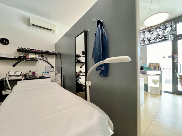 AMPIO SPAZIO COMMERCIALE A MASSAGNO - PIAZZA SANTA LUCIA 5