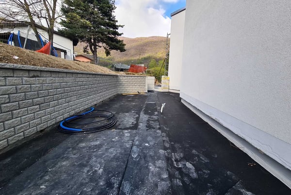 NUOVO E SPAZIOSO STABILE COMMERCIALE OPEN-SPACE A TAVERNE 4