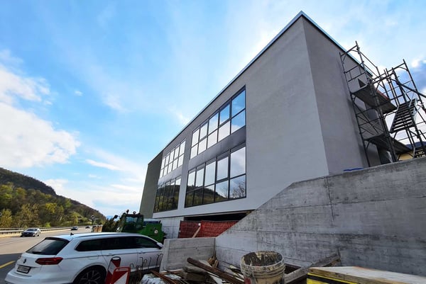 NUOVO E SPAZIOSO STABILE COMMERCIALE OPEN-SPACE A TAVERNE 5