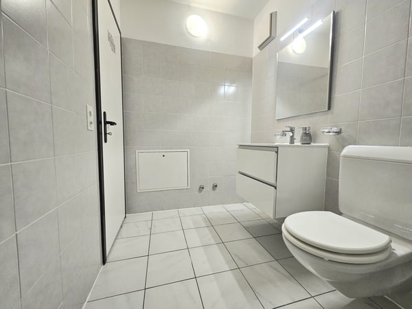 AFFITTASI AMPIO 1.5 LOCALI ARREDATO CON BALCONE A CANOBBIO 7