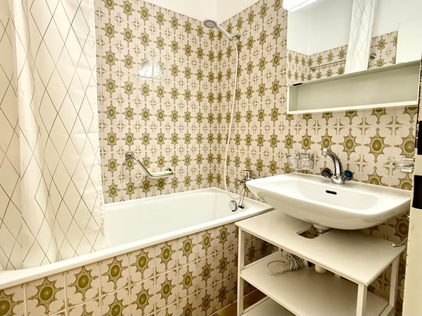 AFFITTASI LUMINOSO BILOCALE CON VISTA LAGO E PISCINA A CADRO 6