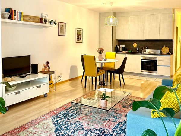 AFFITTASI LUMINOSO BILOCALE CON VISTA LAGO E PISCINA A CADRO 3