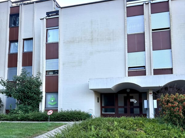 AFFITTASI LUMINOSO BILOCALE CON VISTA LAGO E PISCINA A CADRO 7