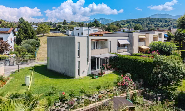 CASA A SCHIERA DI 1.5 LOCALI CON GIARDINO A PONTE CAPRIASCA 11