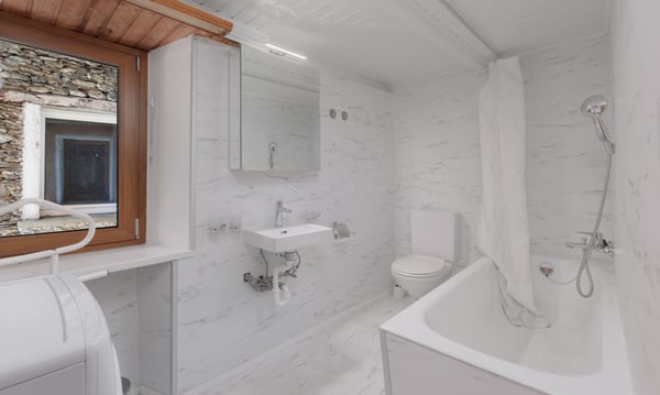 STABILE DI 3 APPARTAMENTI CON RISTORANTE E B&B A BRISSAGO 5