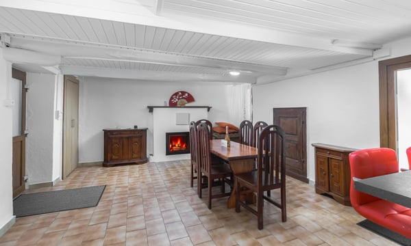 STABILE DI 3 APPARTAMENTI CON RISTORANTE E B&B A BRISSAGO 3