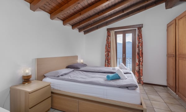 STABILE DI 3 APPARTAMENTI CON RISTORANTE E B&B A BRISSAGO 9