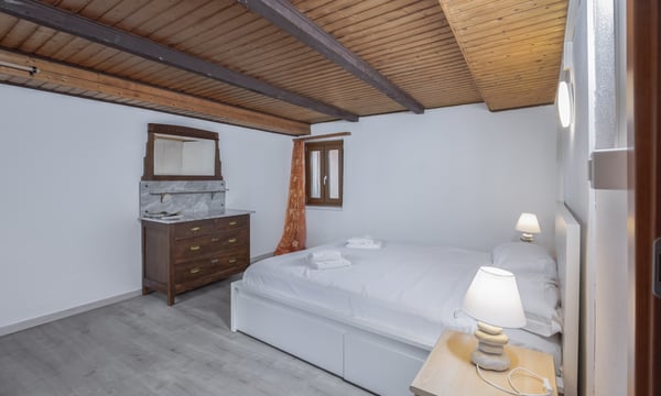 STABILE DI 3 APPARTAMENTI CON RISTORANTE E B&B A BRISSAGO 4