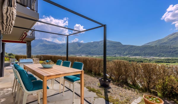 STUPENDA VILLA CON VISTA LAGO PANORAMICA AD AGARONE-CUGNASCO 2