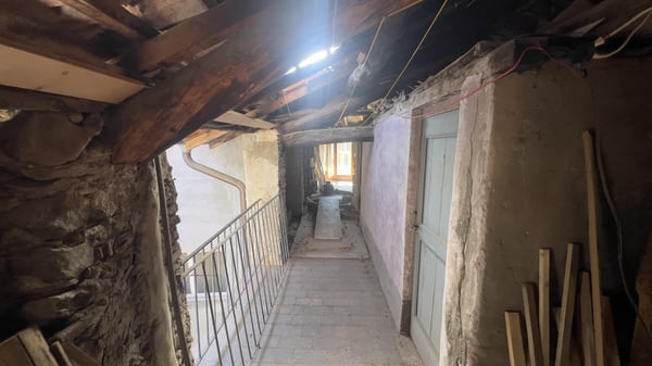 CASA DI NUCLEO SU 4 LIVELLI NEL CUORE STORICO DI NOVAGGIO 4