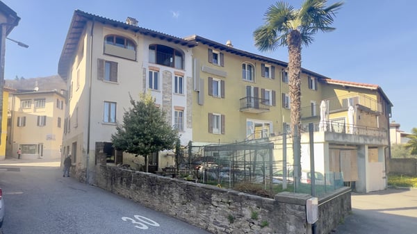 CASA DI NUCLEO SU 4 LIVELLI NEL CUORE STORICO DI NOVAGGIO 1