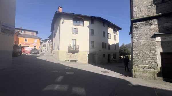 CASA DI NUCLEO SU 4 LIVELLI NEL CUORE STORICO DI NOVAGGIO 9