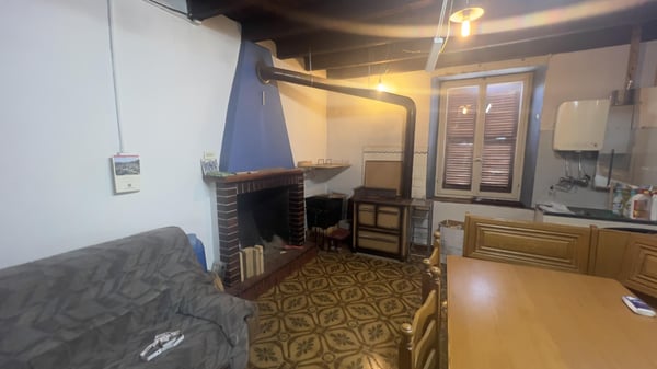 CASA DI NUCLEO SU 4 LIVELLI NEL CUORE STORICO DI NOVAGGIO 6