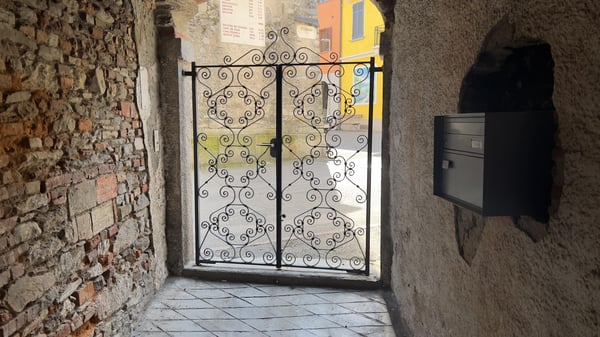 CASA DI NUCLEO SU 4 LIVELLI NEL CUORE STORICO DI NOVAGGIO 7