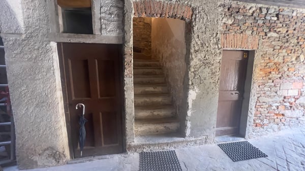 CASA DI NUCLEO SU 4 LIVELLI NEL CUORE STORICO DI NOVAGGIO 8