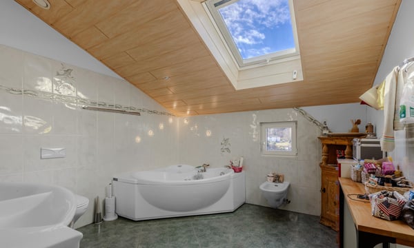 BELLA CASA DI 1.5 LOCALI CON GIARDINO A BANCO 8