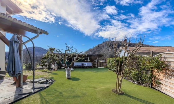 BELLA CASA DI 1.5 LOCALI CON GIARDINO A BANCO 9