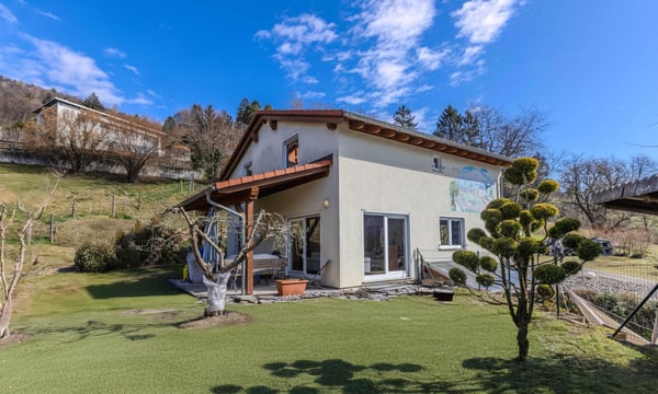 BELLA CASA DI 1.5 LOCALI CON GIARDINO A BANCO 1