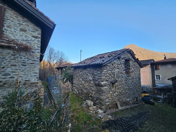 TERRENO R2 CON PROGETTO E LICENZA APPROVATI A SIGIRINO 2