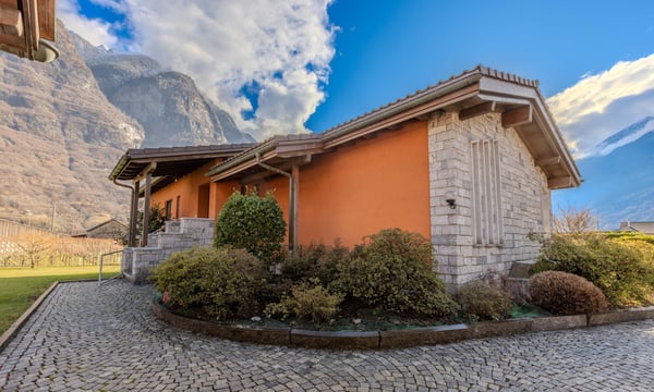 AFFASCINANTE VILLETTA 1.5 LOCALI CON GIARDINO A BIASCA 3