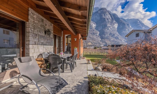 AFFASCINANTE VILLETTA 1.5 LOCALI CON GIARDINO A BIASCA 2