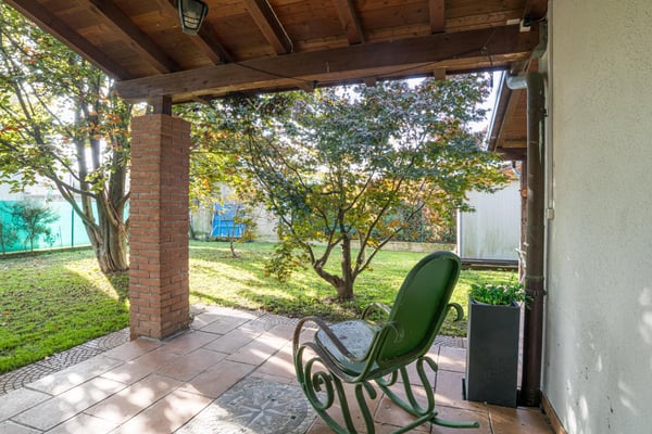 VILLA DI 1.5 LOCALI CON INCANTEVOLE GIARDINO A LIGORNETTO 3