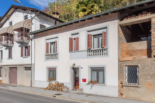 OCCASIONE - CASA 1.5 LOCALI CON TERRAZZE A PONTE TRESA 2