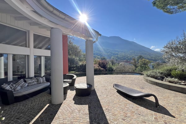 VILLA 1.5 CON PISCINA E VISTA PANORAMICA A LUGANO CADRO 2