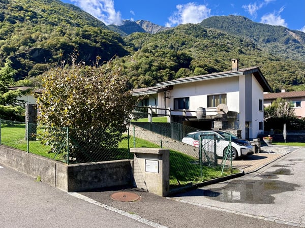 LUMINOSA VILLA DI 1 LOCALI CON GROTTO E GIARDINO A GNOSCA 10