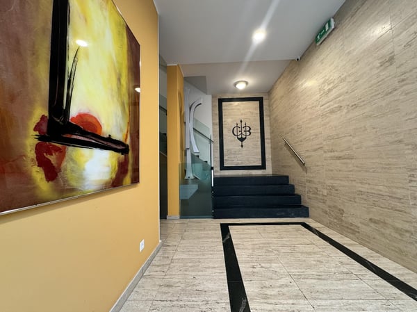 LUMINOSO 1.5 CON BALCONE E 2 POSTI AUTO IN CENTRO A LUGANO 9