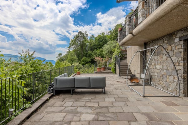 VILLA 2 LOCALI VISTA LAGO IMMERSA NEL VERDE A CIMO - BIOGGIO 7