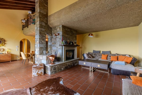 VILLA 2 LOCALI VISTA LAGO IMMERSA NEL VERDE A CIMO - BIOGGIO 1