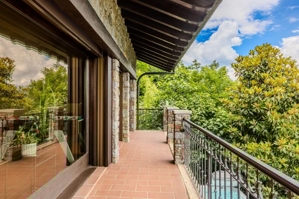 VILLA 2 LOCALI VISTA LAGO IMMERSA NEL VERDE A CIMO - BIOGGIO 5