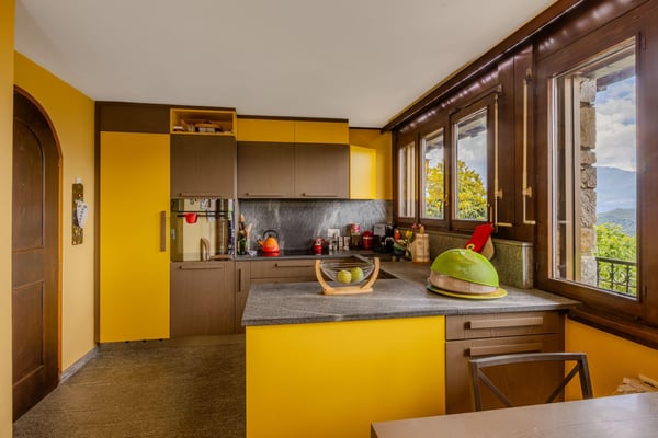 VILLA 2 LOCALI VISTA LAGO IMMERSA NEL VERDE A CIMO - BIOGGIO 3