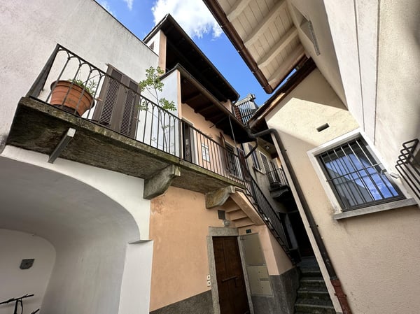 CARATTERISTICA CASA 1.5 LOCALI CON CANTINA A VOLTA A MELIDE 1