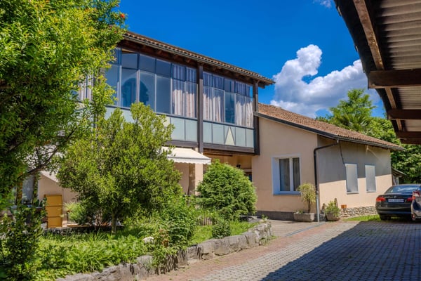 BELLISSIMA CASA 13 LOCALI SUDDIVISA IN 3 UNITÀ A NOVAZZANO 1