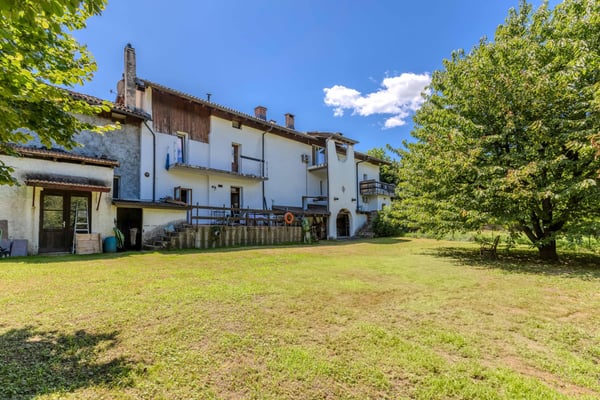 BELLISSIMA CASA 13 LOCALI SUDDIVISA IN 3 UNITÀ A NOVAZZANO 9