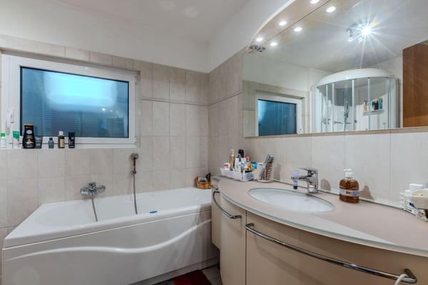 VILLA BIFAMILIARE 1.5 CON GIARDINO NEL VERDE A CARABBIA 6