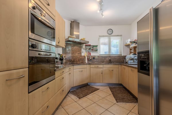 VILLA BIFAMILIARE 1.5 CON GIARDINO NEL VERDE A CARABBIA 13