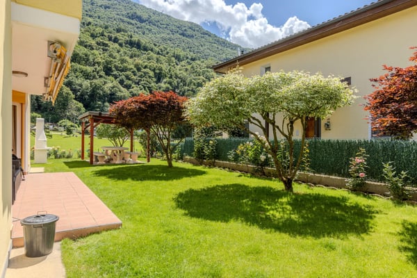 STUPENDA VILLETTA 1.5 LOCALI CON GRANDE GIARDINO A CADENAZZO 4