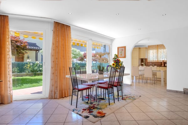 STUPENDA VILLETTA 1.5 LOCALI CON GRANDE GIARDINO A CADENAZZO 2